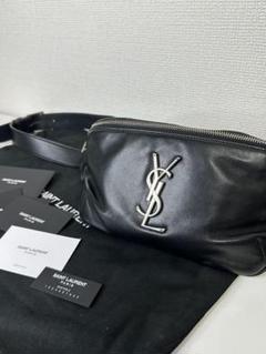 極美品 サンローラン キャンバス ウエストバッグ カサンドラロゴ ロゴ金具 黒 サンローラン〉のカサンドラロゴをあしらったバッグ＆日常使い