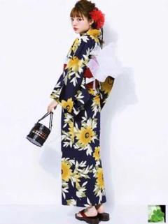 黄色い花柄浴衣で夏のデートにぴったり！