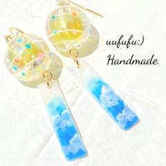 新作♪ 風鈴ピアス　菜花色二層大玉　ヨーヨー柄　手描き　青空シェル短冊　浴衣