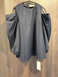 美品 Heve へイヴ カットオフショルダー トップス ブラウス サックス 美品 Heve へイヴ カットオフショルダー トップス ブラウス