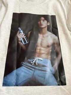数量限定！在庫処分セール 売り切れ御免 SnowMan 肖像ver.＋チラ見カード(目黒蓮) Tシャツ アイドル