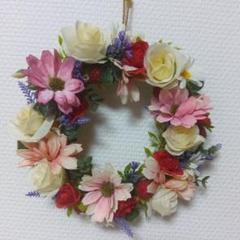 造花の華やかフラワーリース