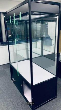 引取限定／高級LEDライト付き鍵付／強化ガラスショーケース