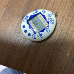 【動作品・匿名発送】たまごっち　白　青　ブルー文字　絵柄　シールぺたぺた