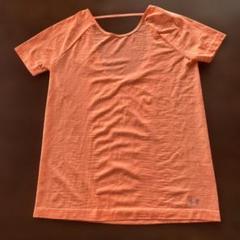 Under Armour 背中が可愛いオレンジ Tシャツ
