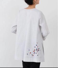 未使用近　ビアズリー　星刺繍ブラウス