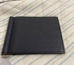 美品✨プラダ マネークリップ メタルロゴ 折り財布 サフィアーノ レザー 黒 PRADA プラダ 財布 メンズ 二つ折り財布 サフィアーノ