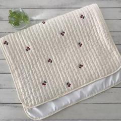 レッドさくらんぼ刺繍　おむつ替え防水マット　40×70cm 韓国イブル