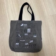 美品　サブバッグ　おしゃれなダークグリーン