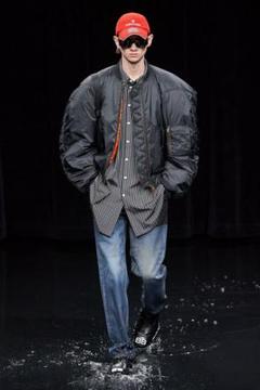 BALENCIAGA ベースボールキャップ　最終