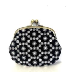 シルバーフラワーレース刺繍のがま口ポーチ(大玉げんこ)