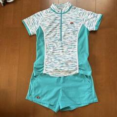 青の半袖トップとショートパンツセット