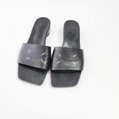 メゾンマルジェラ グロスレザーウェッジミュール ブラック MAISON MARGIELA | Black Men's Mules And Clogs | YOOX