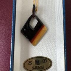 美品✨本鼈甲 茨布 オレンジ甲 カットデザイン ネックレス＆イヤリング＆ブローチ Amazon | 本べっ甲 上茨布 G形 ピアス 18金イエローゴールド