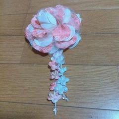 花のコサージュ ピンクとホワイト髪飾り