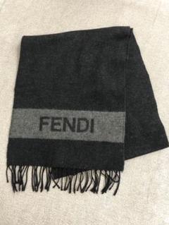 Fendi ロゴ入りウールマフラー 黒/グレー FENDI(フェンディ)レディース&メンズに人気のマフラー10選
