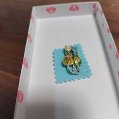 猫と花のハンドメイドブローチ