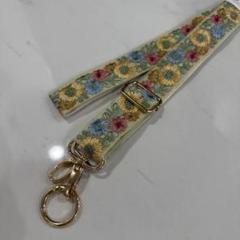 インド刺繍リボンスマホショルダー　薄緑×ひまわり　①