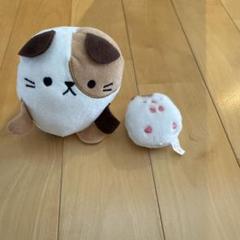 犬のぬいぐるみと猫のぬいぐるみ