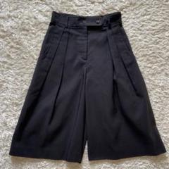 近年　美品　フェラガモ　コットンシルクハーフパンツ　タック　膝下丈　38M位　黒 近年 美品 フェラガモ コットンシルクハーフパンツ タック 膝下