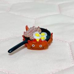 ジブリパーク限定　カルシファー　バッジ　カイロケース　タイル　食べ物マグネット カルシファーのカイロケースがロタンダにも！？ 何かと人気の カ