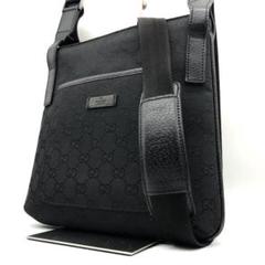 極美品✨グッチ　メッセンジャーバッグ　A4可　大容量　ロゴ　ナイロン　レザー　黒 極美品✨グッチ ナイロン メッセンジャーバッグ ロゴプレート 大