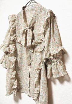 美品　axes femme　小花柄たっぷりフリルボータイブラウス　FREE
