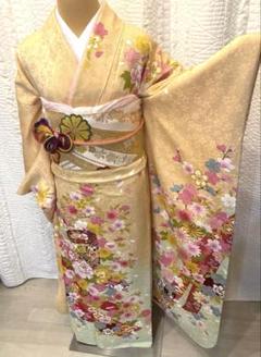 華やかな振袖 クリーム色 花柄　ベ－ジュ振袖　上品 くすみカラ－
