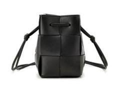 【関税込み】カセット クロスボディバッグ BOTTEGA VENETA カセット ショルダーバッグのサイズ感