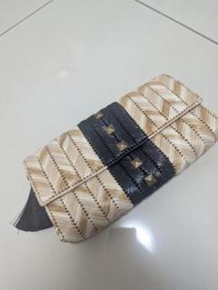 編み込みデザイン ショルダーバッグのサムネイル