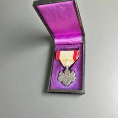 ●日本の勲章/日本軍/徽章＊勲八等白色桐葉章＊女子（実物） 勲章 勲八等白色桐葉章 階級章 昭和 年代物 旧日本軍 - メルカリ