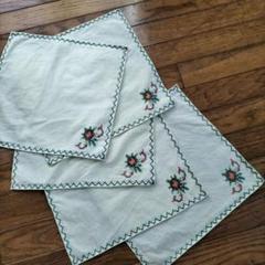 手刺繍ランチョンマットまたはハンカチ5枚
