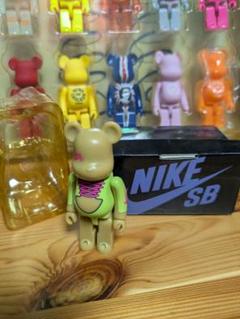 ベアブリック　NIKE SB  100% 未開封 Yahoo!オークション -「be@rbrick nike sb」の落札相場・落札価格