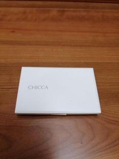 CHICCA ラヴィッシンググロウ パウダーファンデーション 001