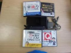 【新品同様・超美品】任天堂DSLite+充電器+ソフト４本+汎用専用ケース