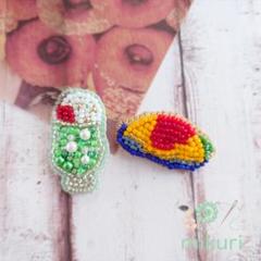 ビーズ刺繍ブローチ