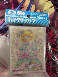 プリティーオールフレンズ 集合 マルチクロス プリティーオールフレンズ』より白色ドレスと黒色ドレスをテーマ