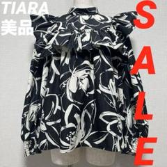 最終値下げ❣️TIARA ティアラ モノフラワープリントフリルブラウスのサムネイル
