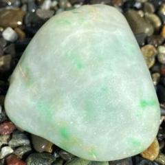 ［透き通る水色の海石］　細かい結晶　上質糸魚川翡翠64g ヒスイ　ひすい 透き通る水色の海石］ 細かい結晶 上質糸魚川翡翠64g ヒスイ ひすい