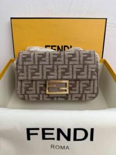 FENDI ベージュ FFロゴ ショルダーバッグ
