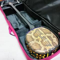 美品　三線／沖縄三線　本蛇皮張り　セミハードケース ＆ 木製スタンド付き Amazon.co.jp: 三線 沖縄三線 初心者向けスタンダードセット 本