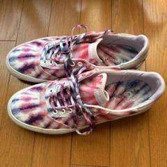 adidas タイダイ スニーカー