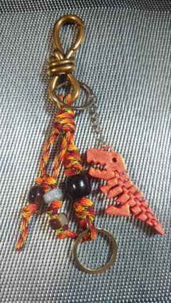ハンドメイド　キーチャーム　パラコード　キーホルダー　恐竜チャーム　オシャレ