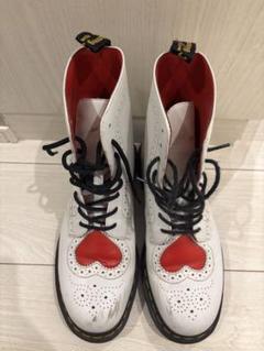 【Dr. Martens】ハートモチーフ ブーツ US8（25cm）限定デザイン Dr. Martens】ハートモチーフ ブーツ US8（25cm）限定デザイン