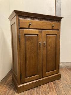 葉山家具　葉山ガーデン　キャビネット　飾り棚　コンソール　英国カントリー　彫刻 CO-36 書棚900（引戸） – 葉山ガーデンオンラインショップ