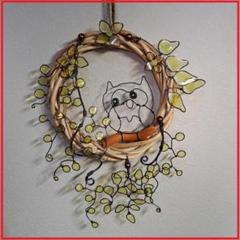 ワイヤークラフト　リース 壁飾り ふくろう 黄色い花・葉　レジン ハンドメイド