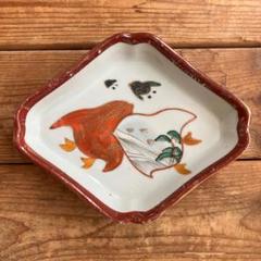旧家整理品　銘々皿　菱形皿　骨董品　鶴と松竹梅図　縁起物　アンティーク fit=scale-down,w=1200