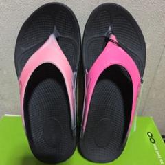 OOFOS ピンク ビーチサンダル 未使用新品 23 - メルカリ