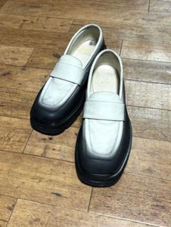 VEIN EMBOSSED COW LEATHER LOAFERS