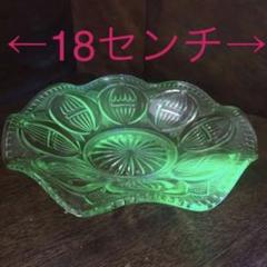 レトロ　ウランガラス　レース文様　フリル　輪花縁　菓子鉢　緑 レトロ ウランガラス レース文様 フリル 輪花縁 菓子鉢 緑
